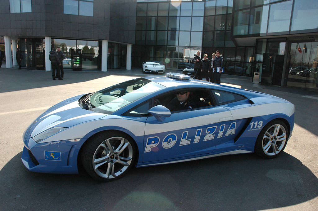 Schneller als die Polizei erlaubt: Polizei-Gallardo.