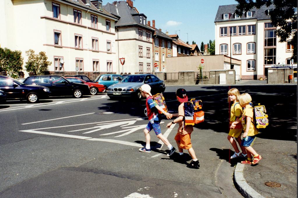 Straenverkehr: Tipps fr den sicheren Schulweg