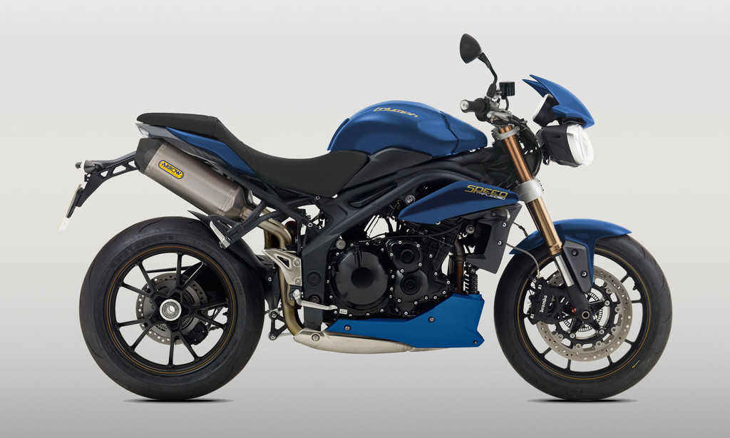 Triumph gibt Zubehör dazu