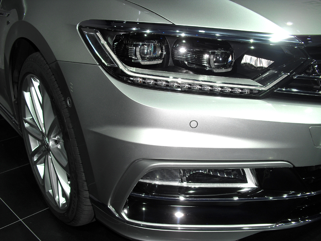 VW Passat: In der höchsten Ausstattungsstufe sind LED-Scheinwerfer Serie. 