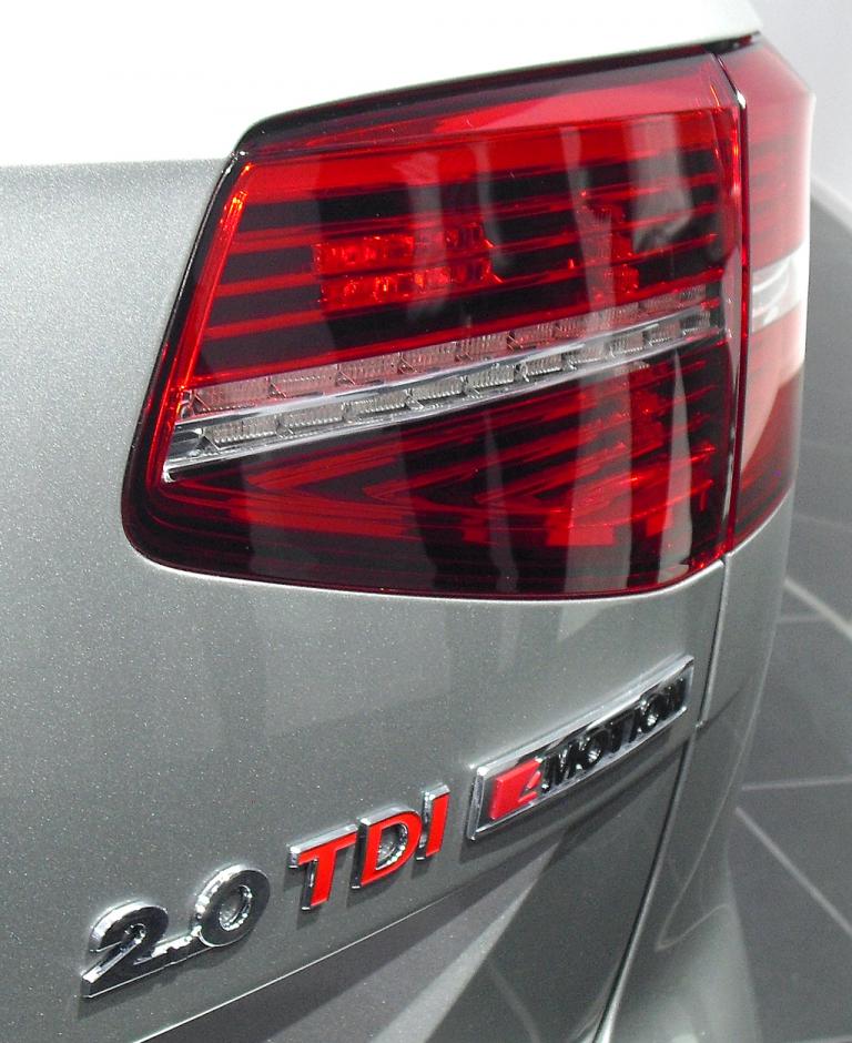 VW Passat: Neu ist ein 2,0-Liter-Vierzylinder-Biturbodiesel mit 176/240 kW/PS. 