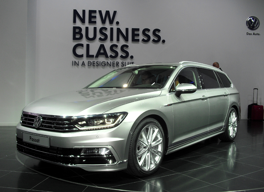 VW Passat, hier als Variant mit R-Line-Paket. 