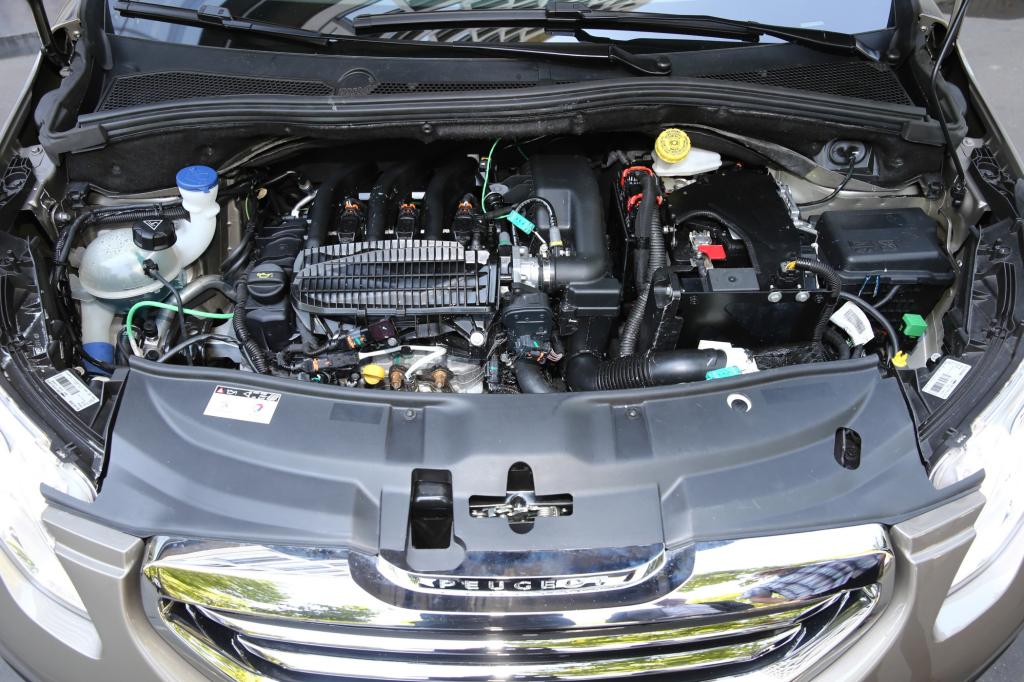Zu den 82 PS des Dreizylinder-Benziners gesellen sich 41 PS aus der Hybrid-Maschine