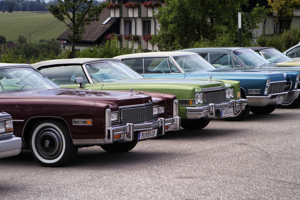 Über 130 historische Cadillac in Österreich