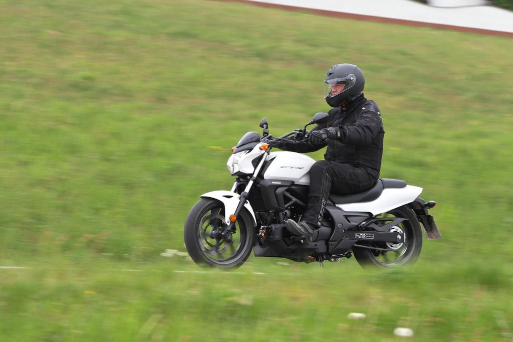 Als Crossover zwischen Chopper und Roller könnte die neue Honda CTX 700 N viele Einsteiger ansprechen.