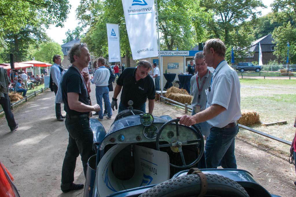 Auch Auto-Legenden müssen zum TÜV