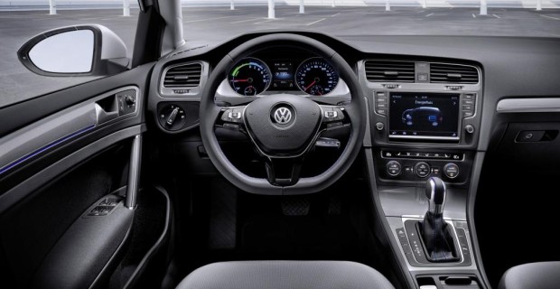 Auch im Innenraum findet der E-Golffahrer das vor, was er vom Golf gewohnt ist
