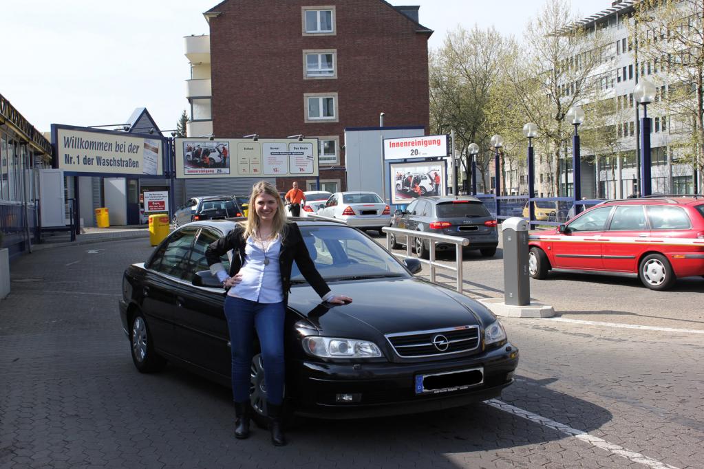 Autofahrer putzen ihr Fahrzeug regelmäßig