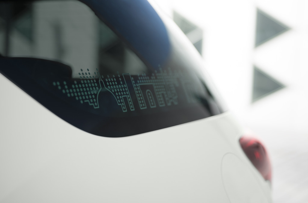 Citroen DS 3 fährt Pariser Skyline spazieren