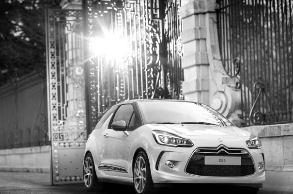 Citroen DS 3 fährt Pariser Skyline spazieren