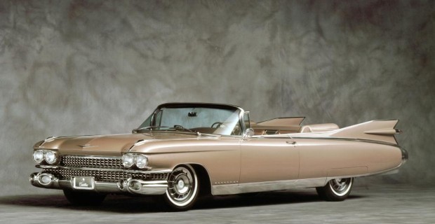 Begründer des professionellen Autodesigns - Harley Earl verlieh Flügel