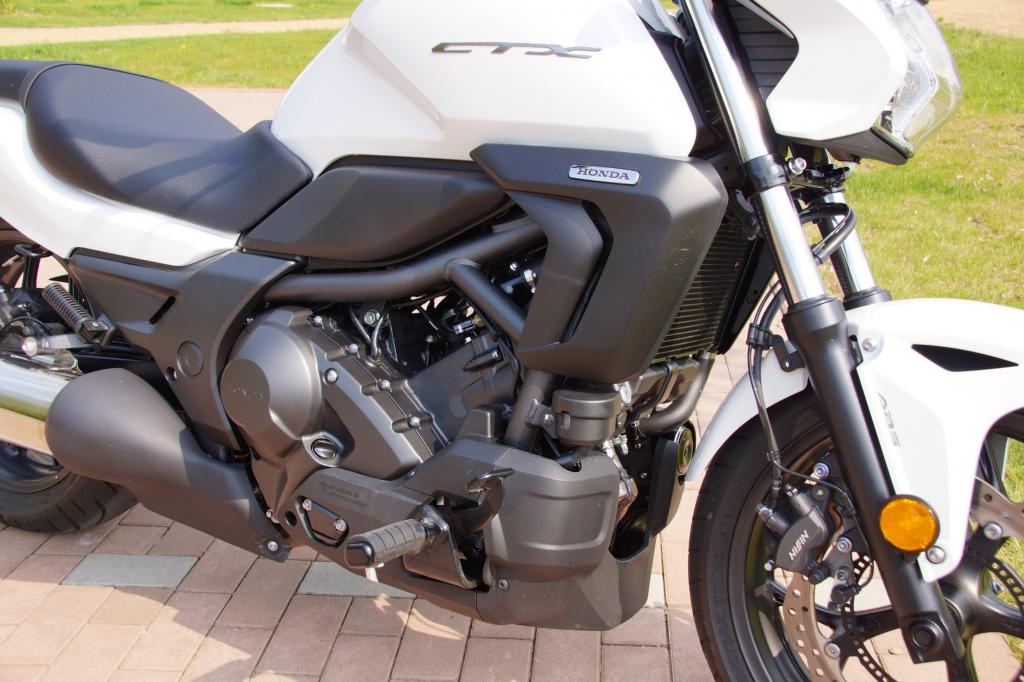 Der 670 ccm-Twin aus der bisherigen Honda NC 700 braucht offiziell nur 3,6 l-100 km.