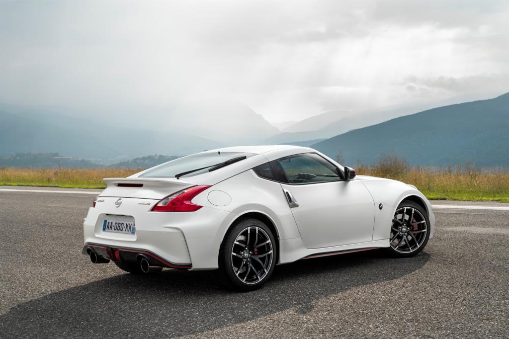 Der Nissan 370Z kommt nun mit einem kleinen Spoiler aus