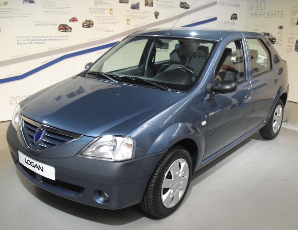 Der erste Dacia auch in Deutschland war die Stufenheck-Limousine ...