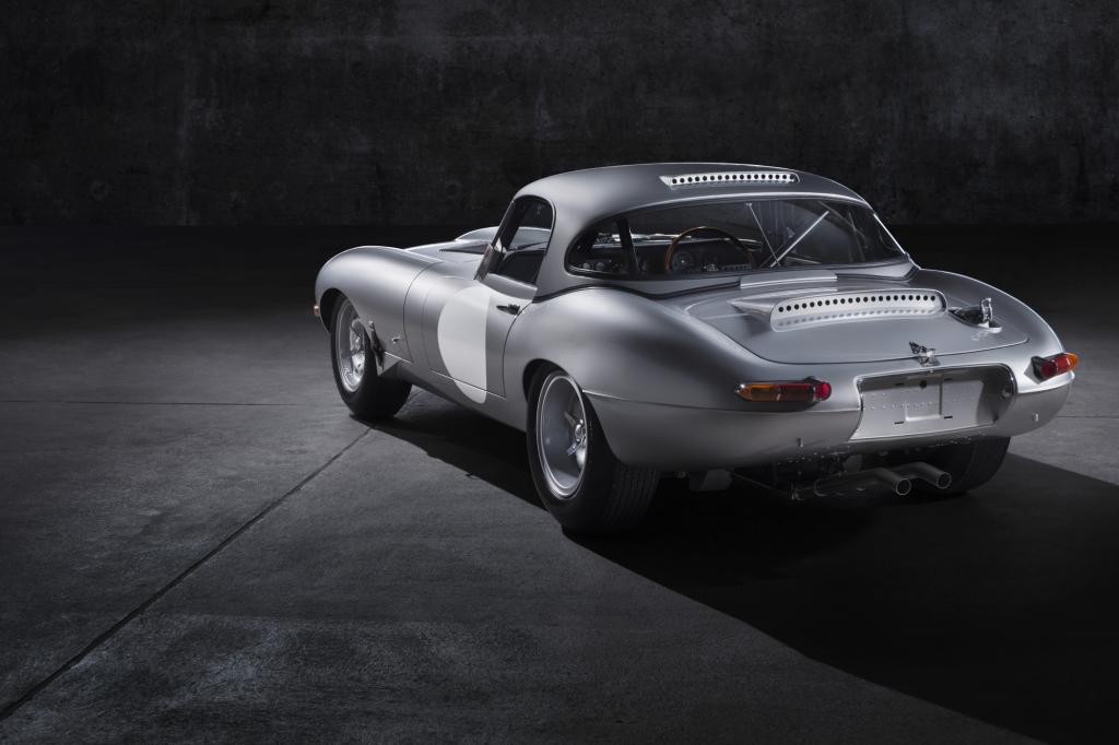 Der erste Prototyp des neuen E-Type Lightweight-Edition, als unverkäufliches Exemplar ohne Chassisnummer „Car Zero“ genannt, wird am 14. August zur Eröffnung der Oldtimer-Veranstaltung in Pebble Beach präsentiert