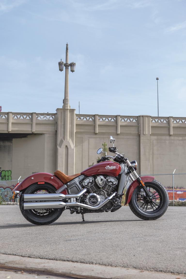 Die Neuauflage des Klassikers ist ein von Grund auf neu entwickelter Mittelklasse-Cruiser mit einem flüssigkeitsgekühlten V2-Motor mit 1.133 ccm Hubraum und 74 kW/100 PS Leistung. 
