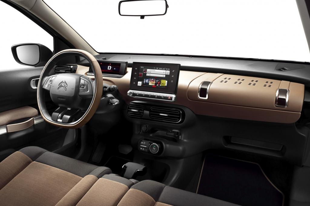 Die breiten Sitze erinnern eher an Omas Sofa oder an die im nicht mehr erhältlichen Nissan Cube. 