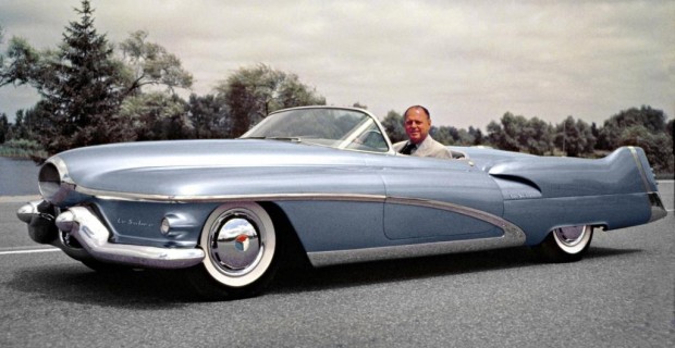 Earl in seiner Buick Le Sabre Studie 1951