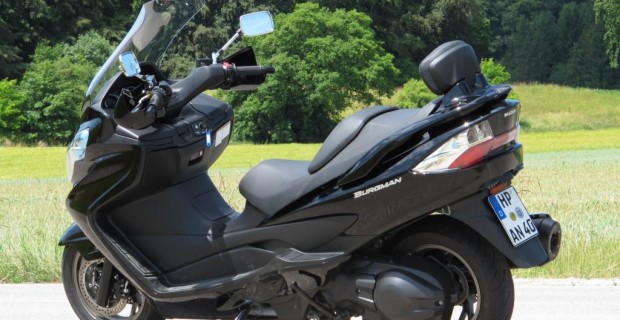 Er ist der Großmeister der sogenannten Maxi-Scooter. der Suzuki Burgman 400. 