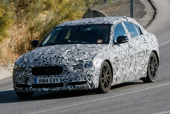 Erwischt: Erlkönig Jaguar XE – Angriff auf die Mittelklasse