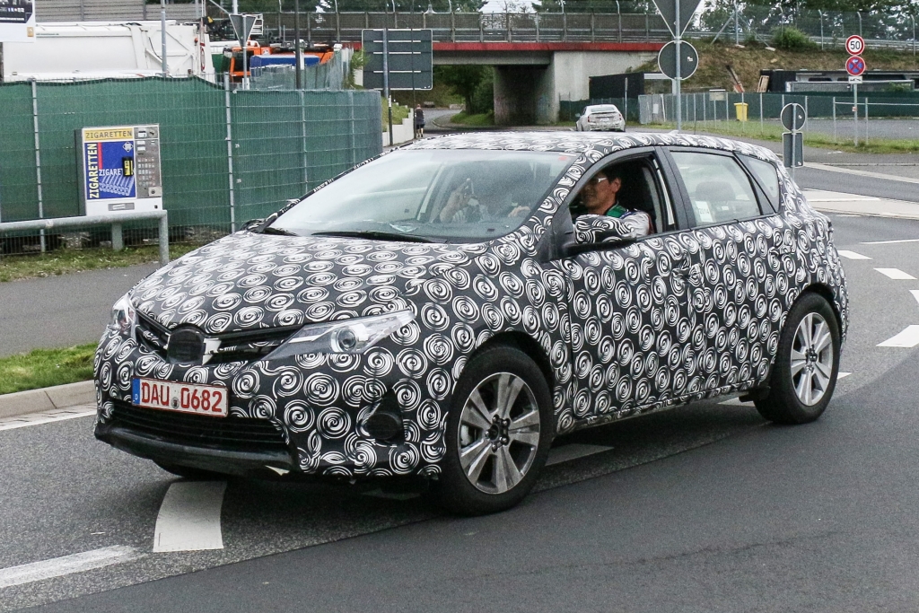 Erwischt: Erlkönig Toyota Auris Cross – Modell ohne Namen