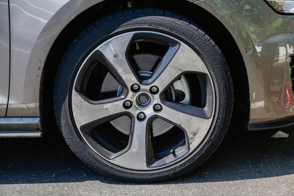 Erwischt: Erlkönig VW Golf GTD Variant