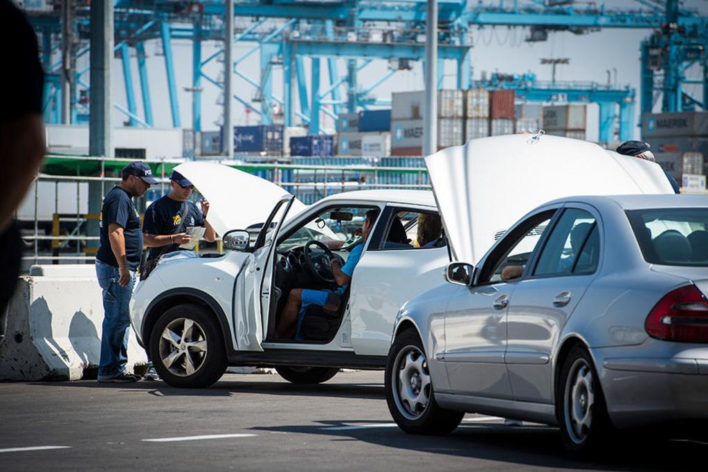 Interpol jagt Autoschmuggler