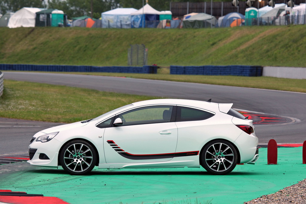 Irmscher peppt den Opel Astra GTC Turbo 1400 auf