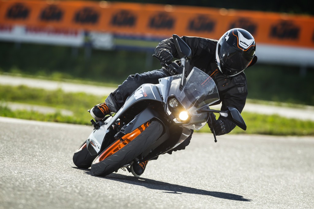 KTM RC 125 kommt serienmäßig mit ABS