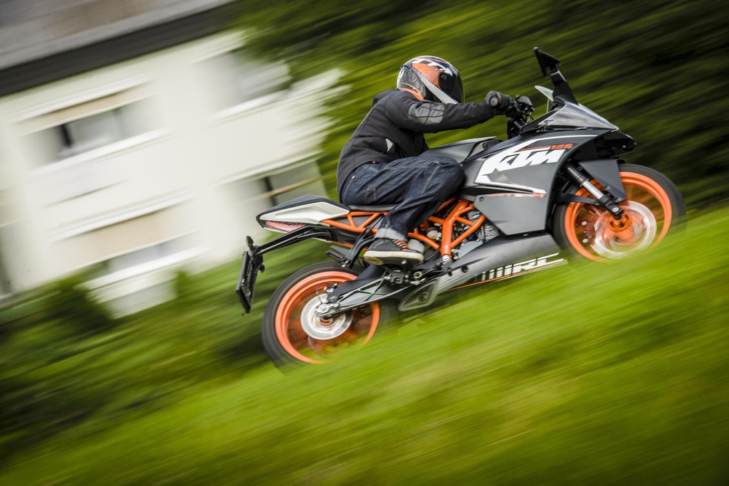 KTM RC 125 kommt serienmäßig mit ABS