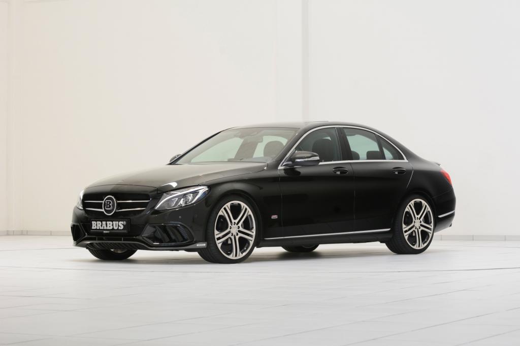 Kaum haben die ersten Exemplare der neuen Mercedes C-Klasse ihren Weg auf die Straßen gefunden, hat Brabus schon eine erste Tuning-Ausbaustufe für die Mittelklasse parat. 
