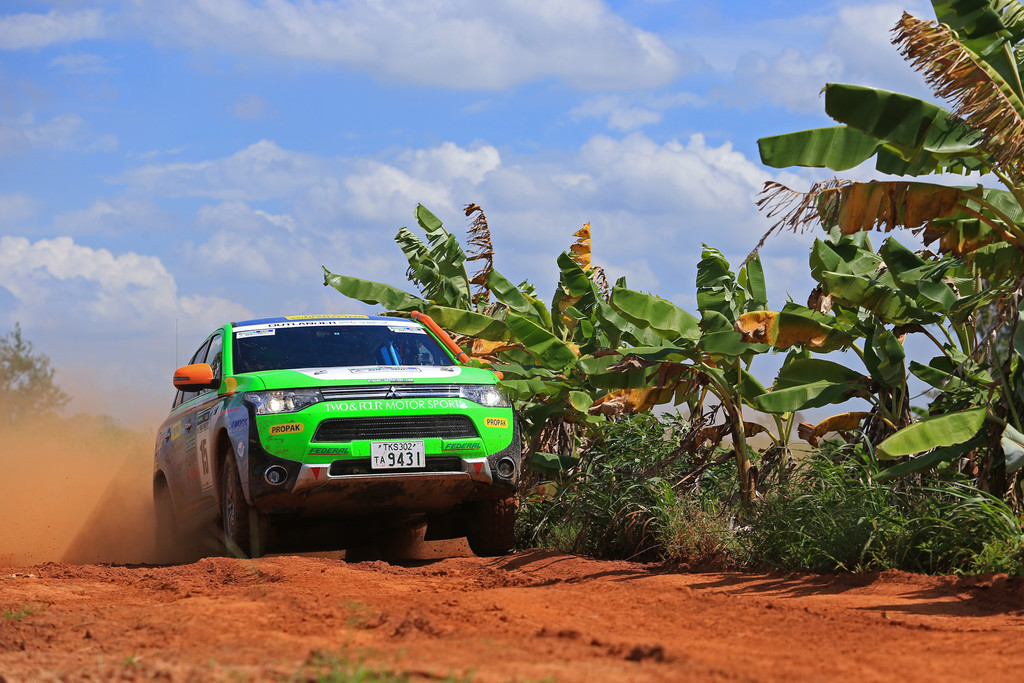 Klassensieg für Mitsubishi Plug-in Hybrid Outlander bei Asia Cross Country Rallye