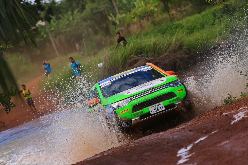 Klassensieg für Mitsubishi Plug-in Hybrid Outlander bei Asia Cross Country Rallye
