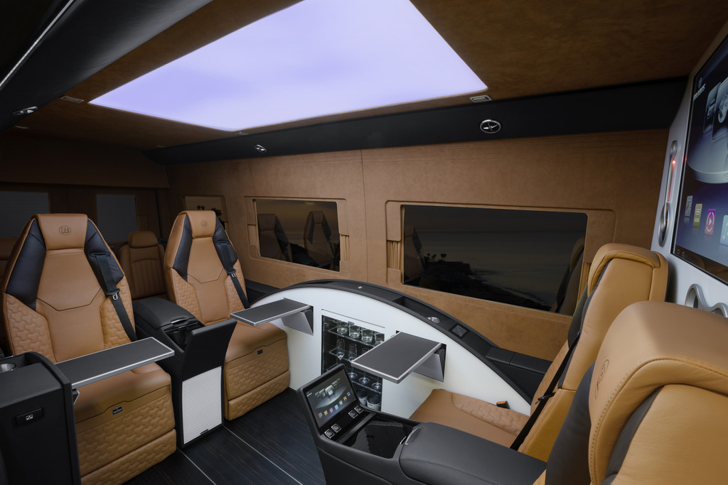 Moskau 2014: Bei Brabus wird der Sprinter zur rollenden Business Lounge