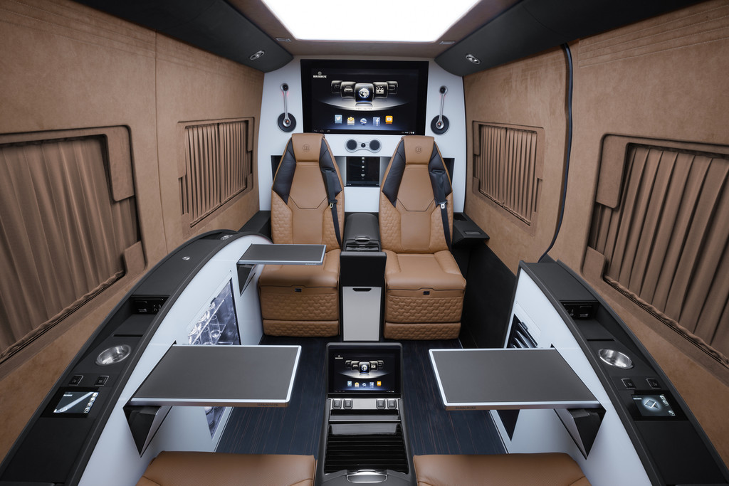 Moskau 2014: Bei Brabus wird der Sprinter zur rollenden Business Lounge