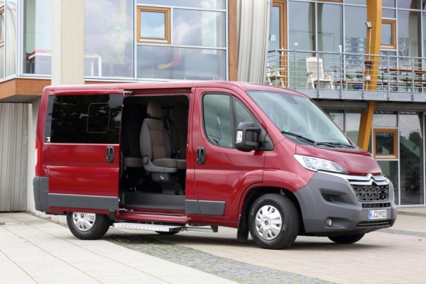 Nach dem kürzlich modernisierten Jumper schickt Citroen nun auch die Kombi-Variante des Transporters auf die Straße. 