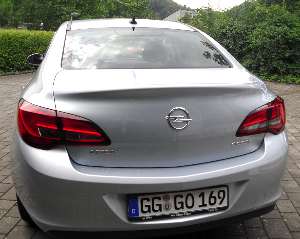 Auto im Alltag: Opel Astra Viertürer Exklusiv 1.6 CDTI