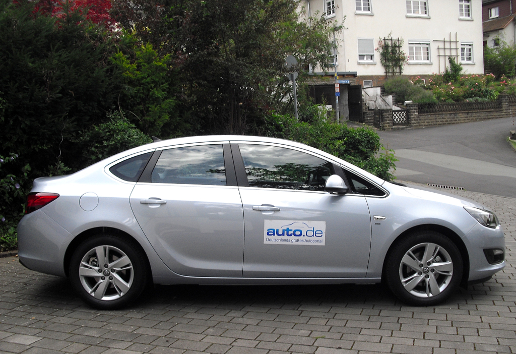 Auto im Alltag: Opel Astra Viertürer Exklusiv 1.6 CDTI