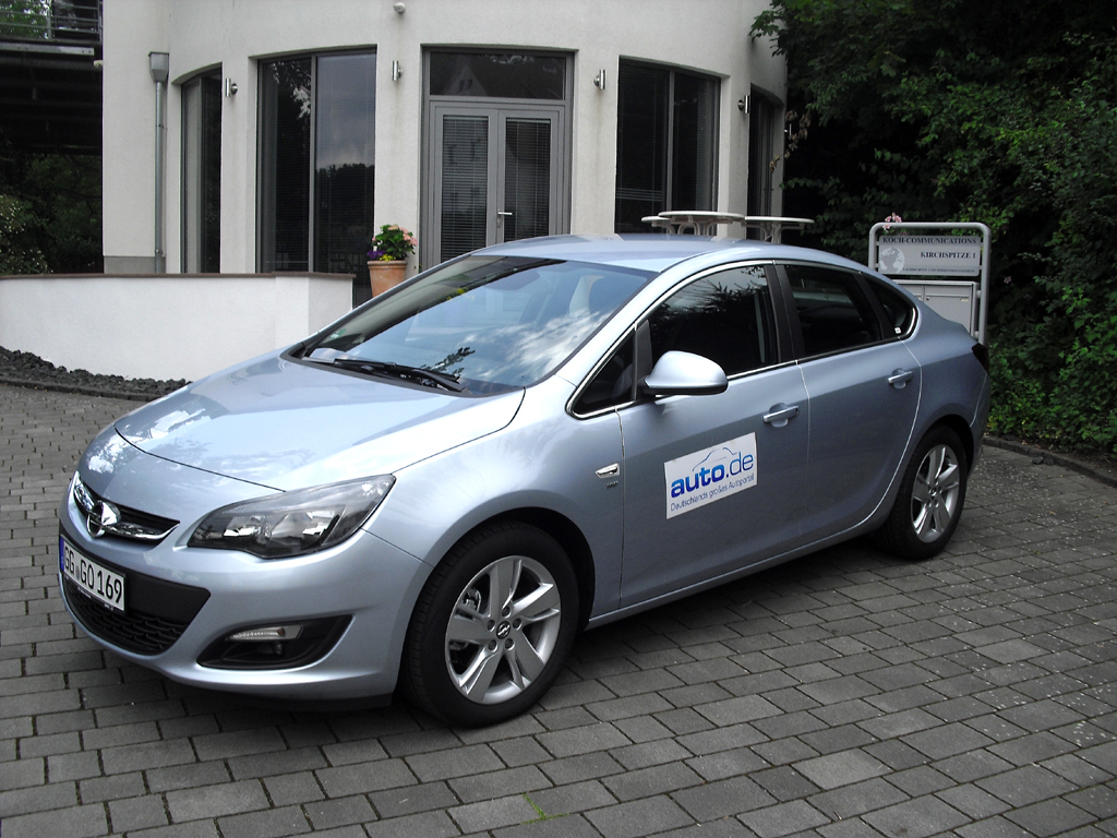 Auto im Alltag: Opel Astra Viertürer Exklusiv 1.6 CDTI