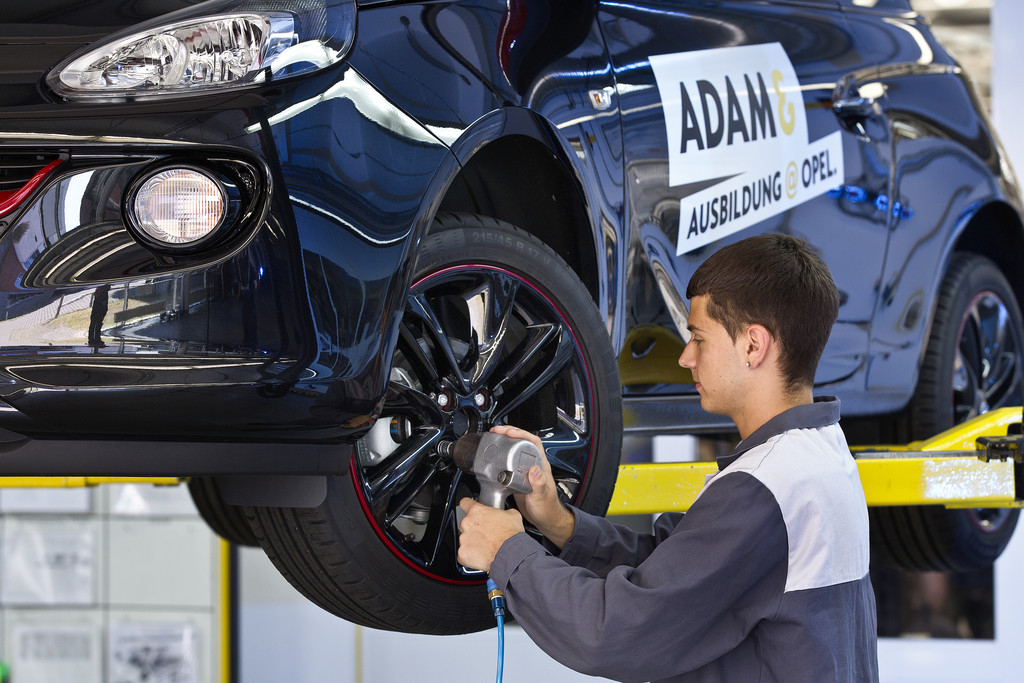 Opel bietet Azubis und Leiharbeitern Festverträge an
