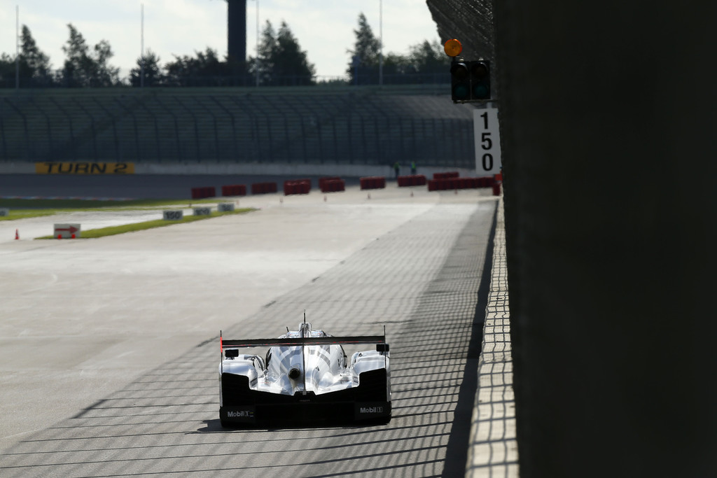 Porsche testet den 919 Hybrid in der Lausitz