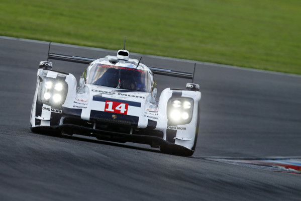 Porsche testet den 919 Hybrid in der Lausitz