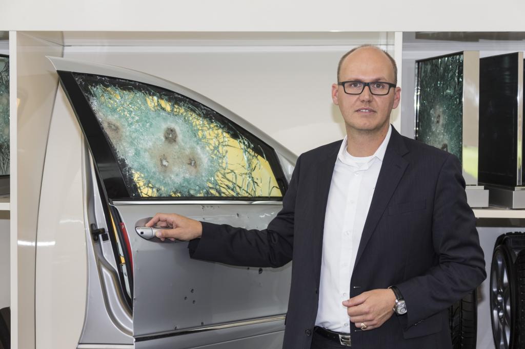 Produktmanager Markus Nast will nicht verraten, wie viele der 30.000 Fahrzeuge, die pro Jahr von Herstellern und Nachrüstern in den unterschiedlichsten Schutzklassen verkauft werden.