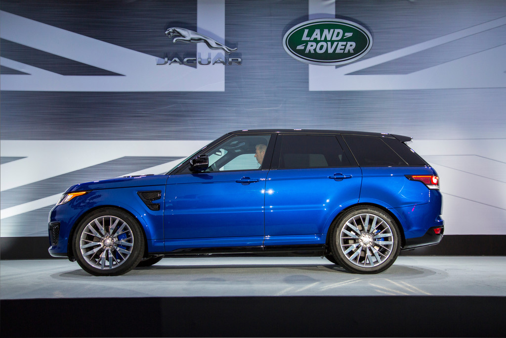 Range Rover Sport SVR läuft in Pebble Beach auf