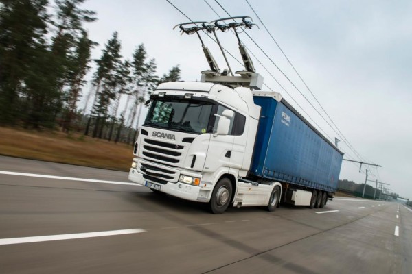 Siemens testet elektrische Autobahn - Oberleitungen für emissionsfreie Brummis