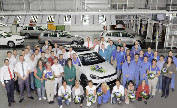 Volkswagen baut zweimillionsten Golf Variant