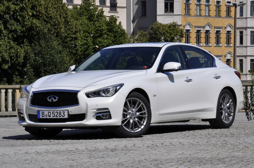 XXX Test Infiniti Q50 2.2-D – Eine echt heisere Alternative