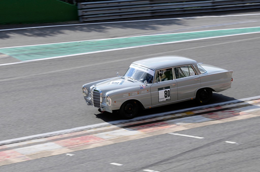Mit der Heckflosse auf die Nordschleife