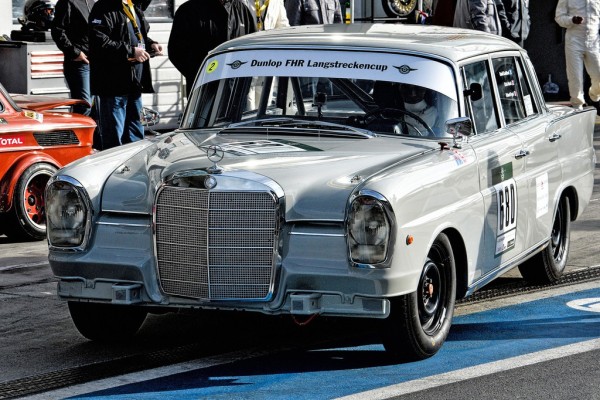 Mit der Heckflosse auf die Nordschleife