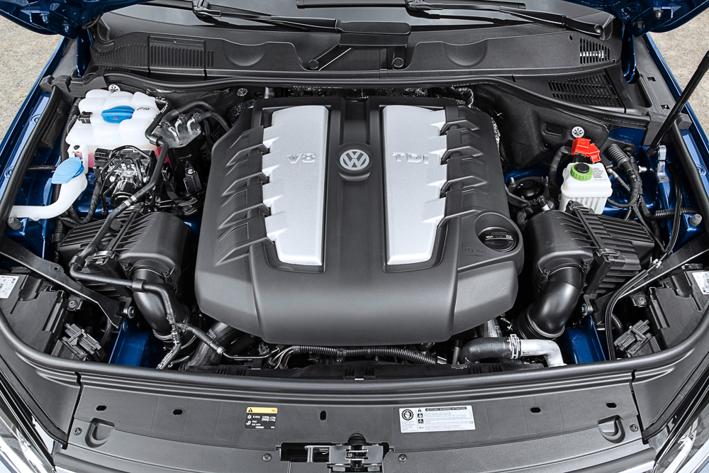 Volkswagen erneuert die Optik des Touareg und legt auch in der Technik nach.